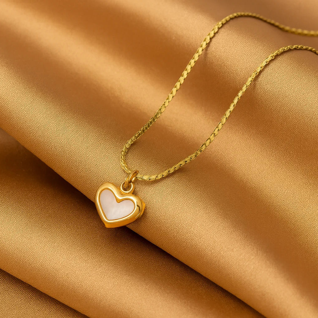 Heart shape white shell pendant necklace for women anti tarnish waterproof jewellery