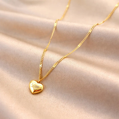 heart pendant necklace for women with anti tarnish chain design