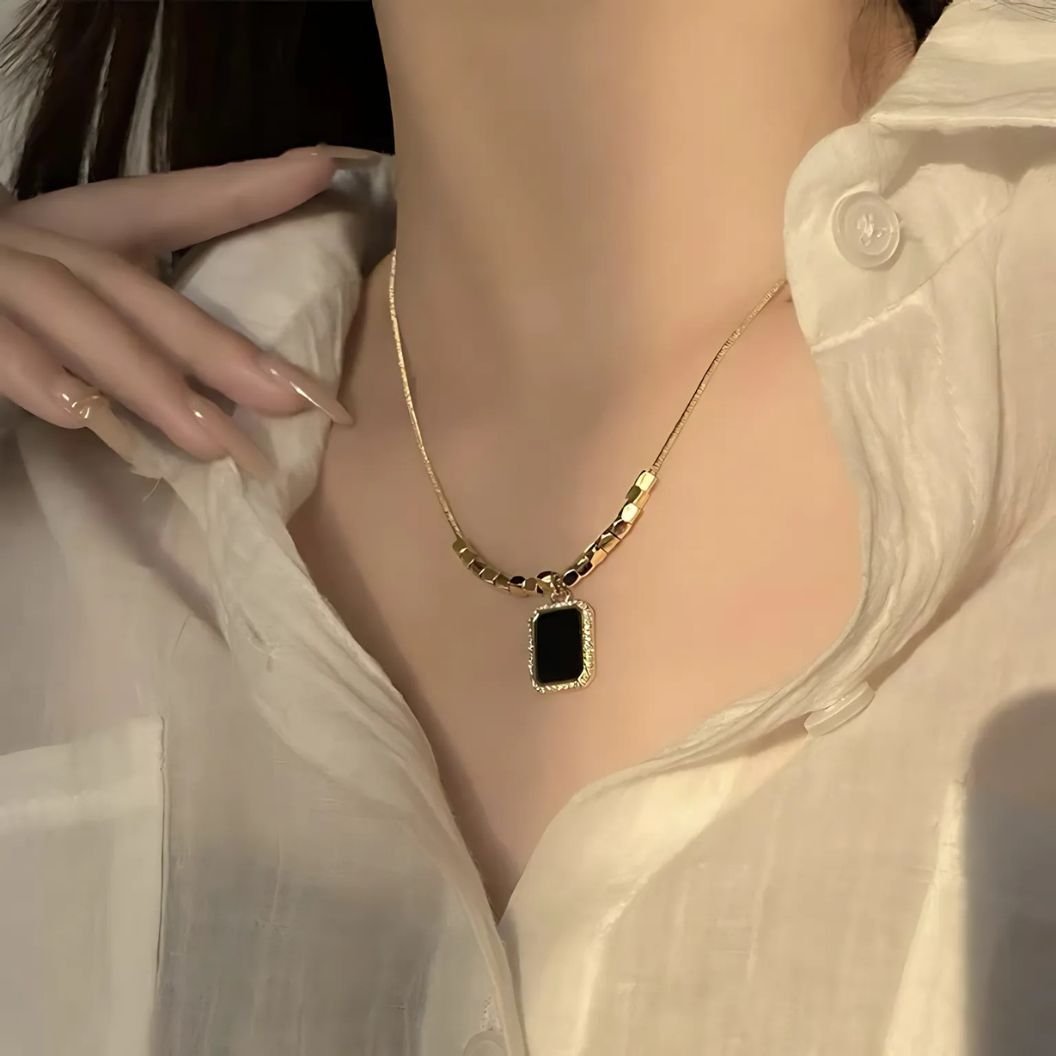 square black pendant chain necklace for women