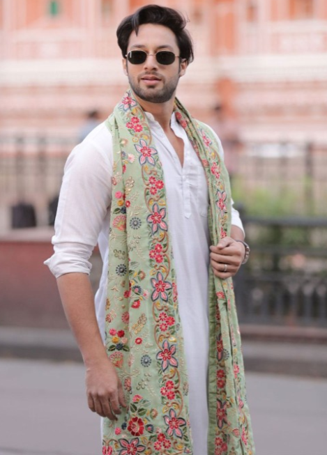 Men Green & Multicoloured Embroidered Dupatta with Thread Work