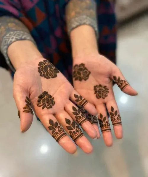 Minimal Flower Motif Mehendi Design